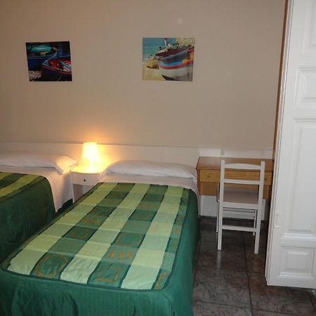 Hostal Alistana Madrid Exteriör bild