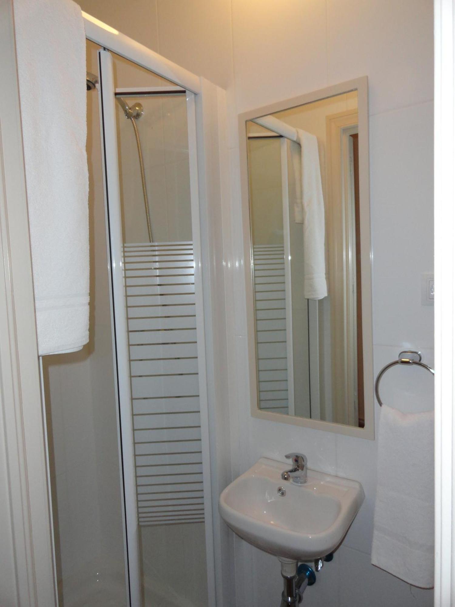 Hostal Alistana Madrid Exteriör bild