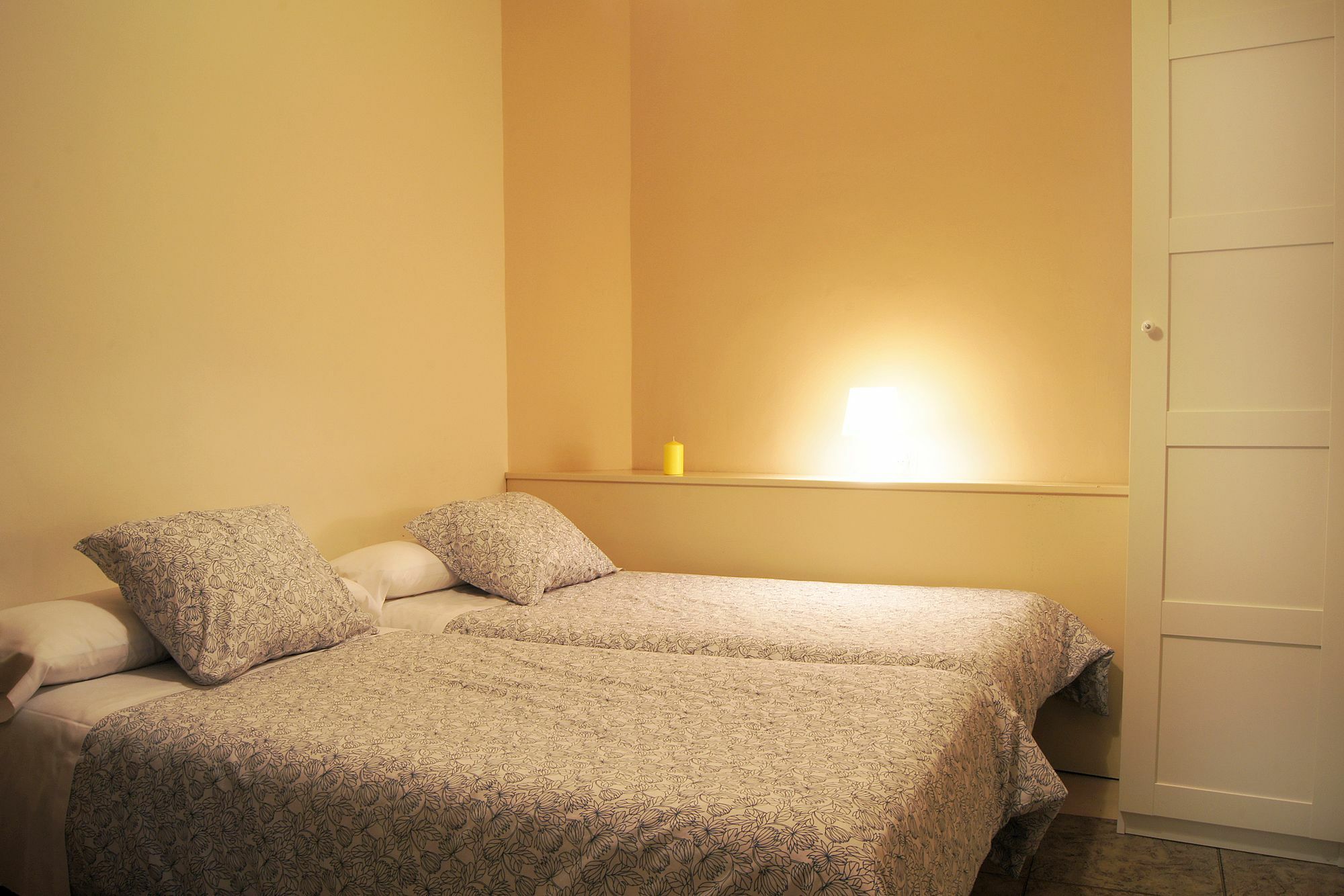 Hostal Alistana Madrid Exteriör bild