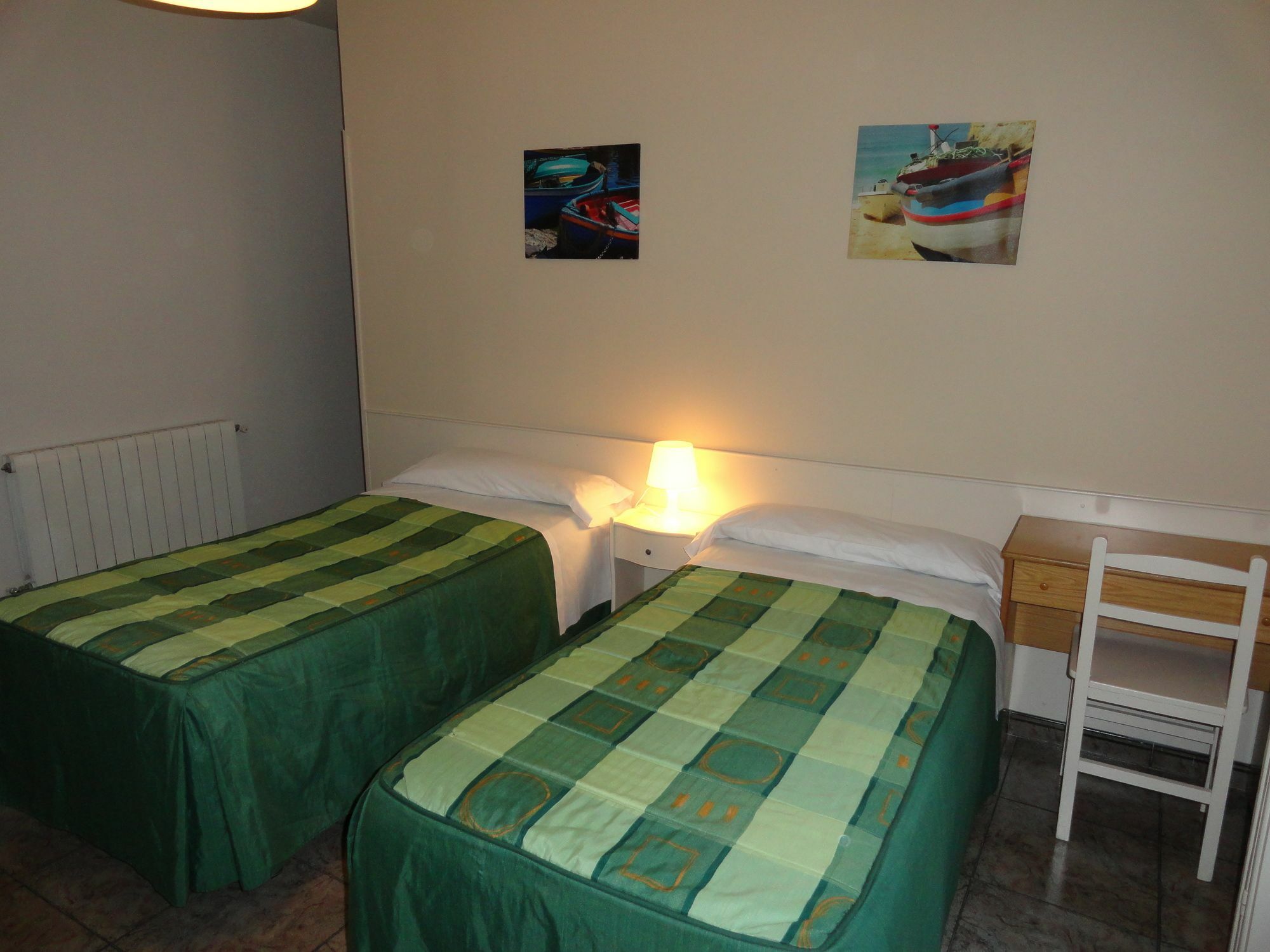 Hostal Alistana Madrid Exteriör bild