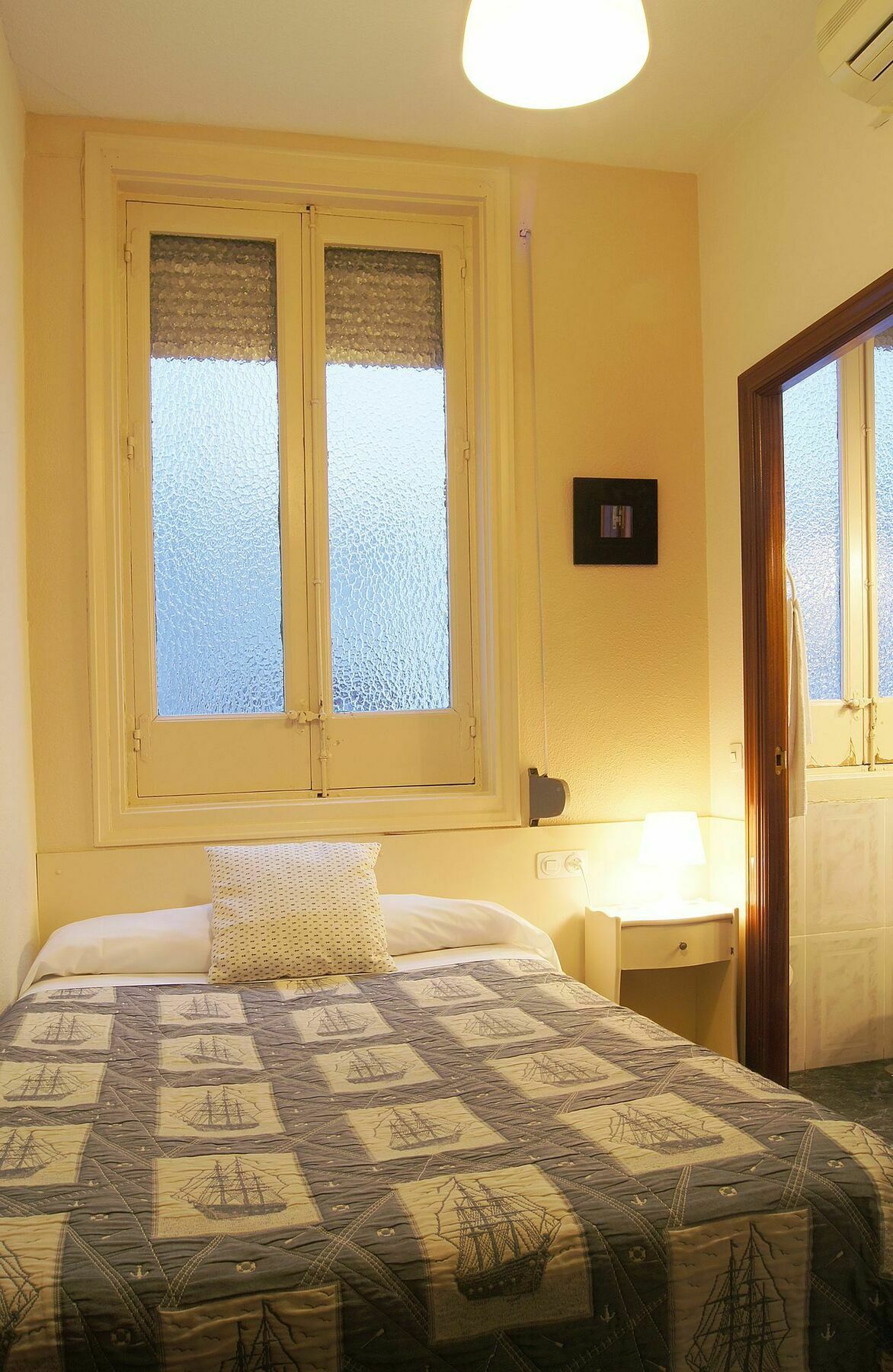 Hostal Alistana Madrid Exteriör bild