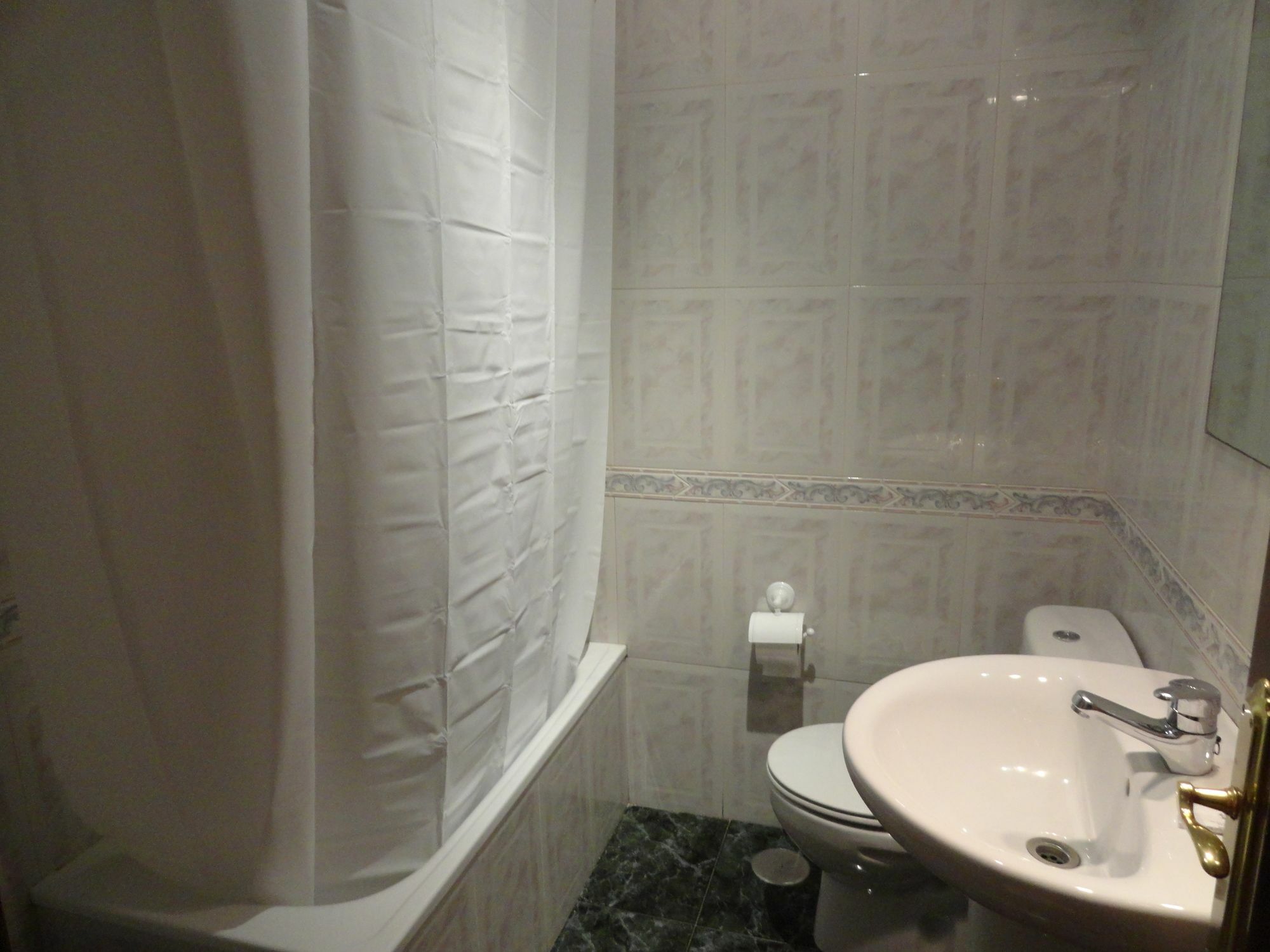 Hostal Alistana Madrid Exteriör bild