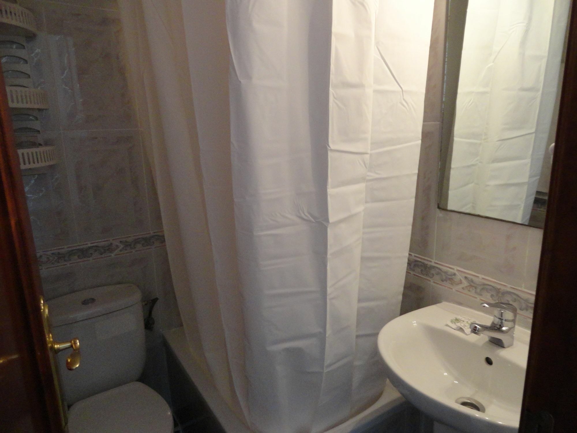 Hostal Alistana Madrid Exteriör bild